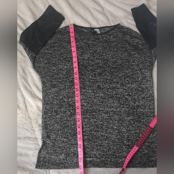 Divided sweater - Picture 11 of 11